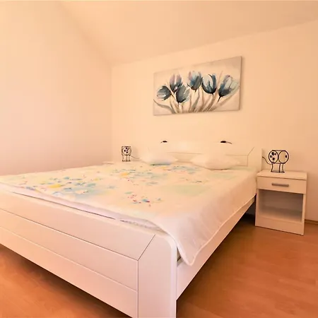 Apartment With Parking Space - 25442