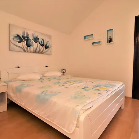 Apartament With Parking Space - 25442 *